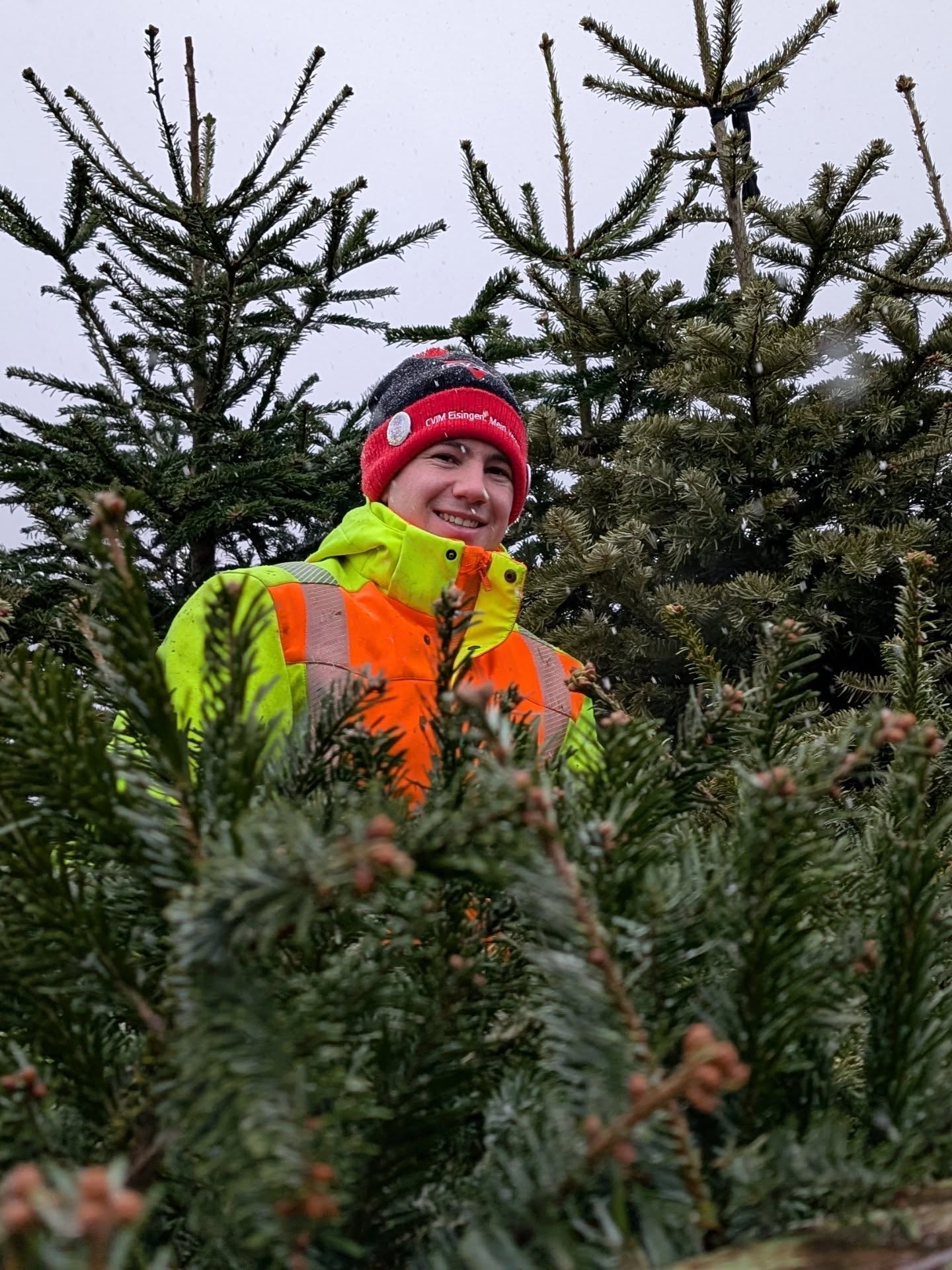 Christbaumaktion im Schneegestöber 🌲🌨️

#CVJMEisingen @cvjm.baden